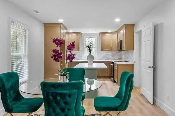 Crestone Drive dining area opening toward the kitchen